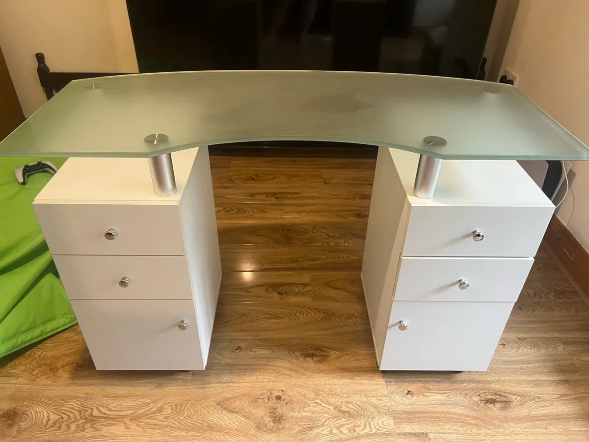 Nail Table - Image 2