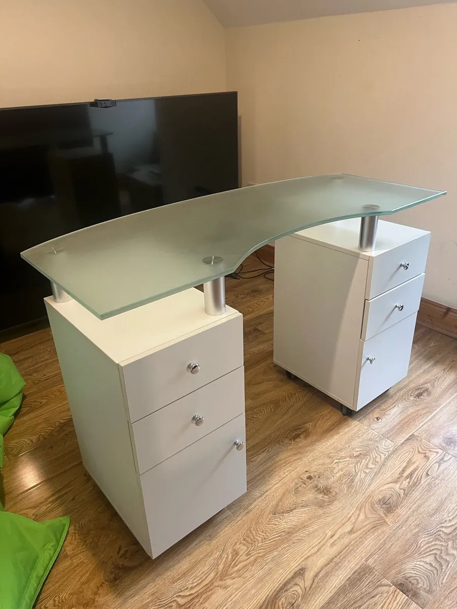 Nail Table - Image 1