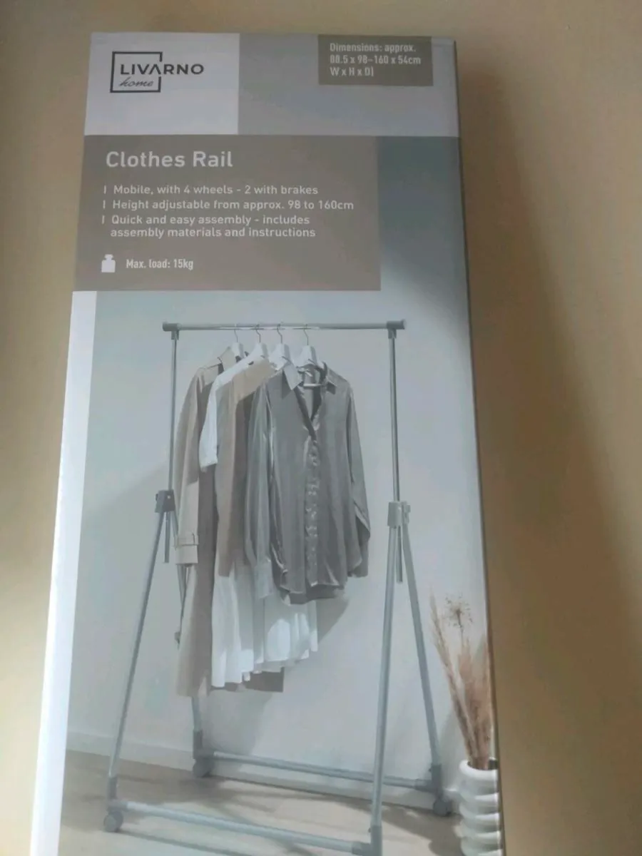 Clothes rail - Image 4