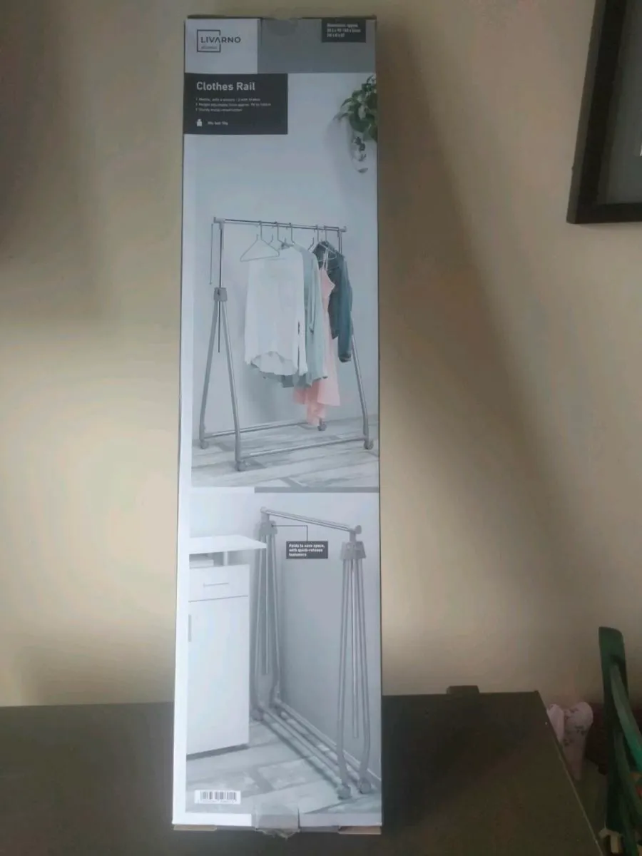 Clothes rail - Image 4
