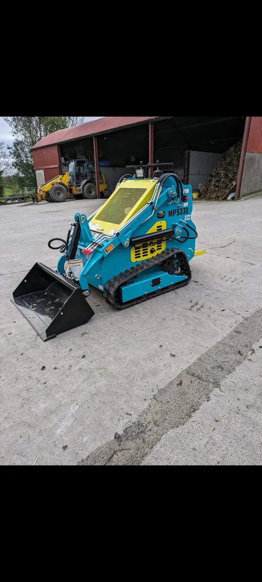 Tracked loader - Image 1