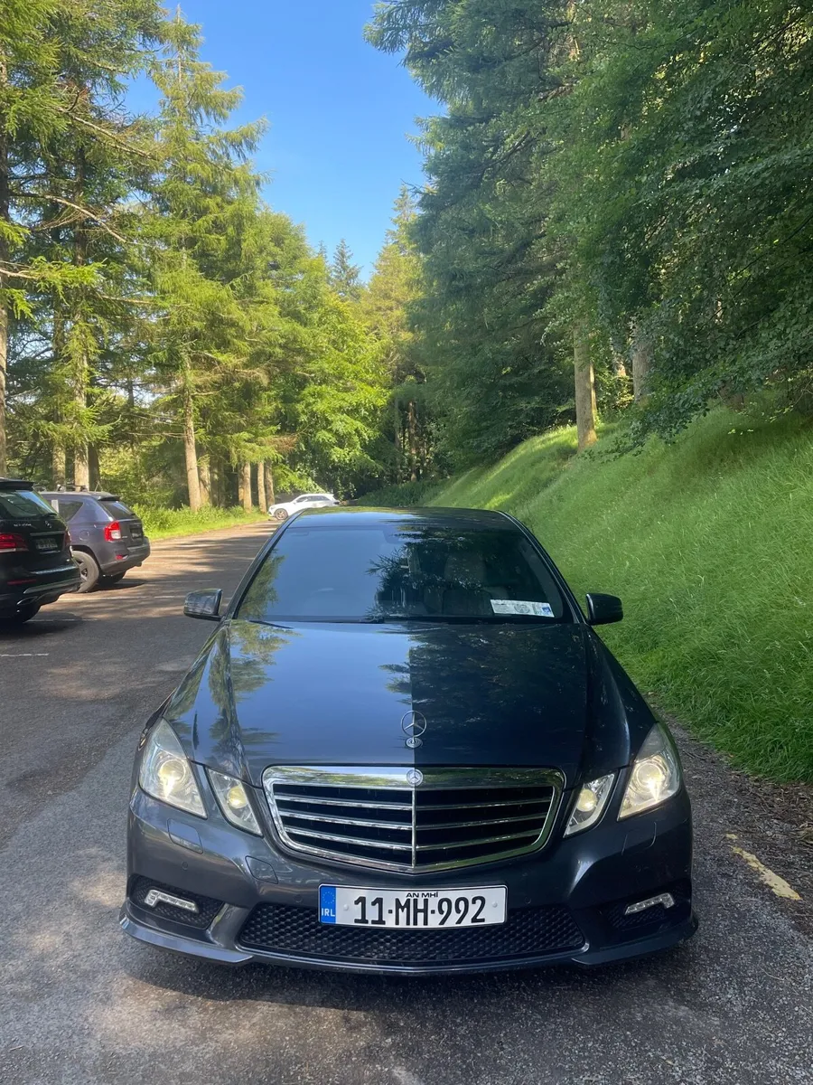 Mercedes-Benz E-Class 2011 - Image 2