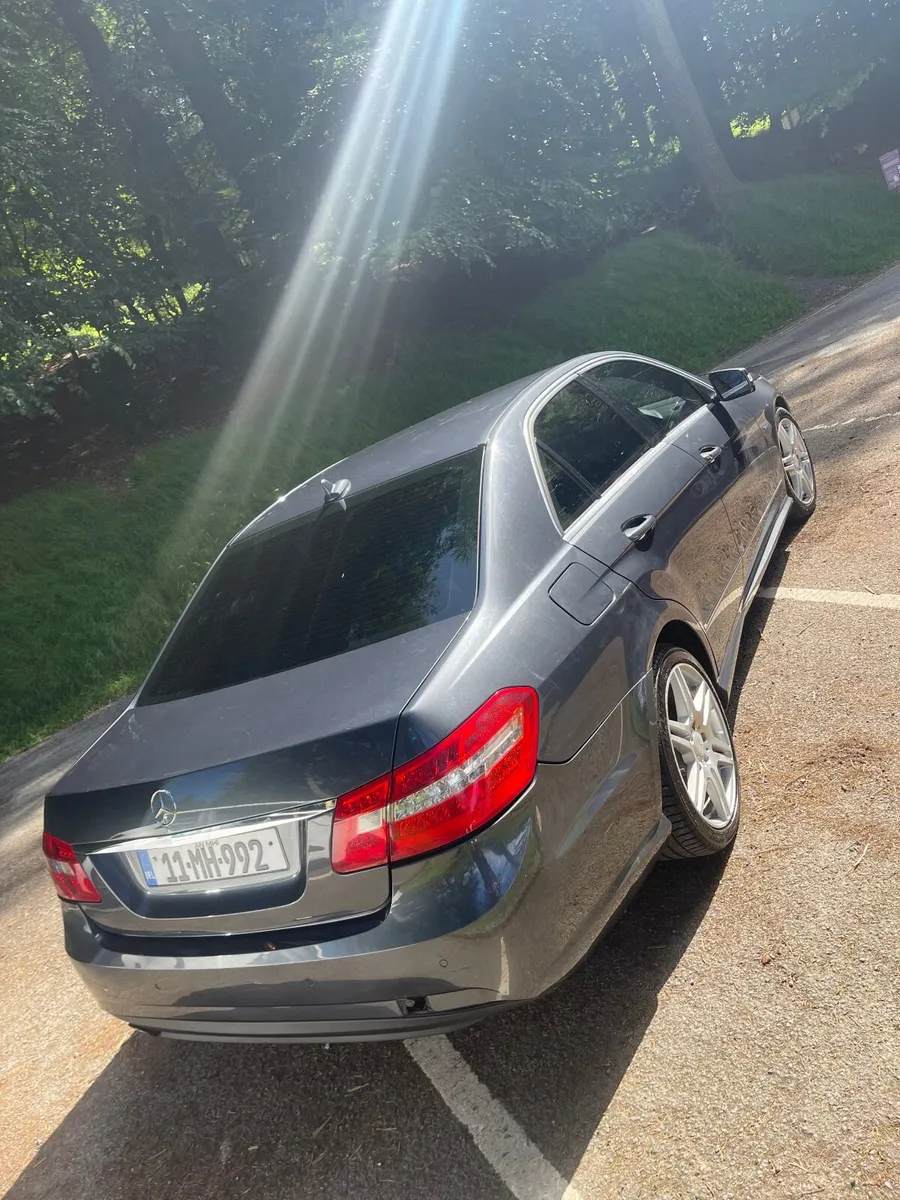 Mercedes-Benz E-Class 2011 - Image 3