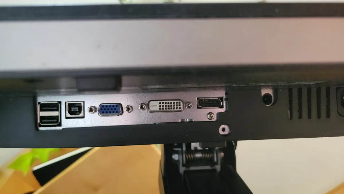 Dell Monitor - 24 inch - Image 3