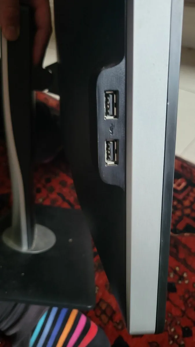 Dell Monitor - 24 inch - Image 4