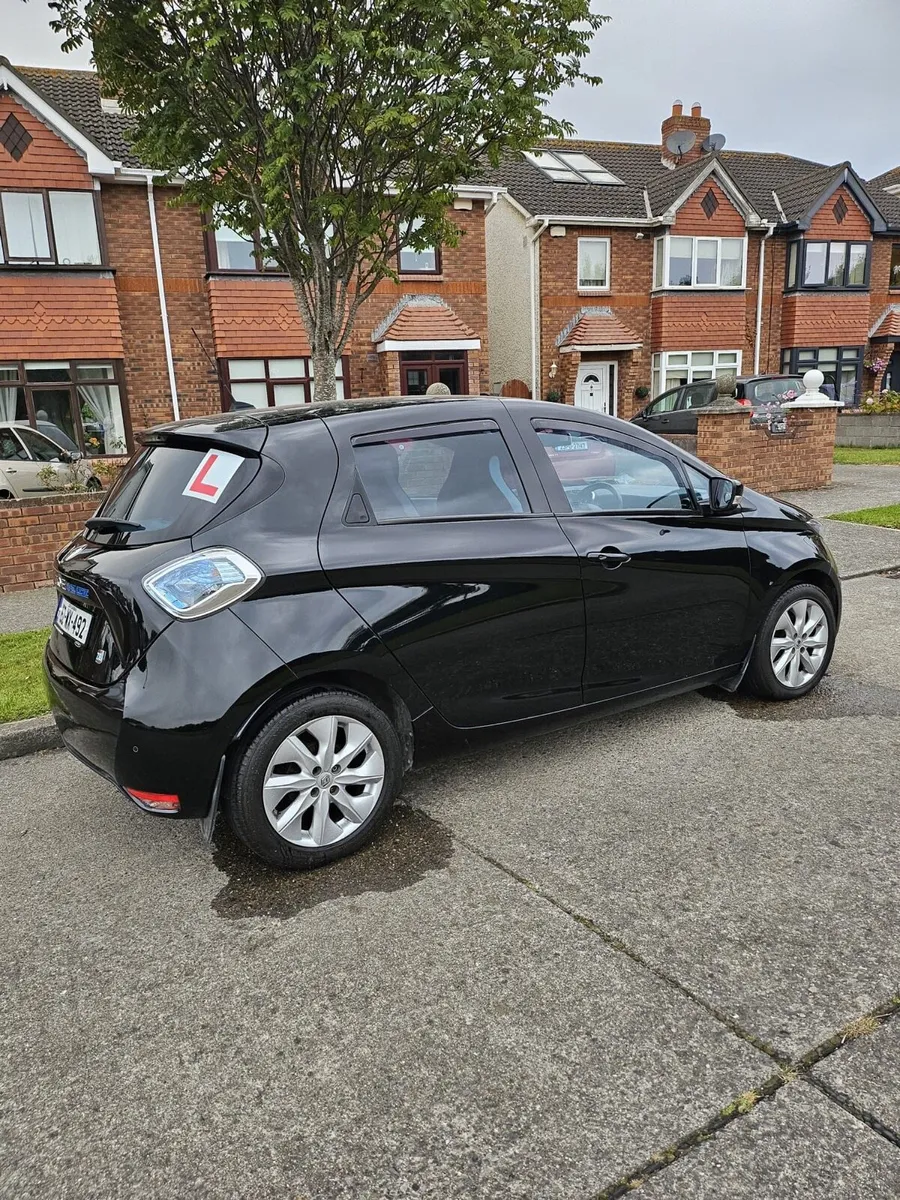 Car - Image 2
