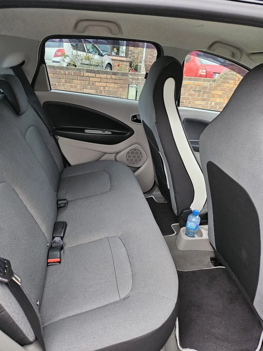 Car - Image 3