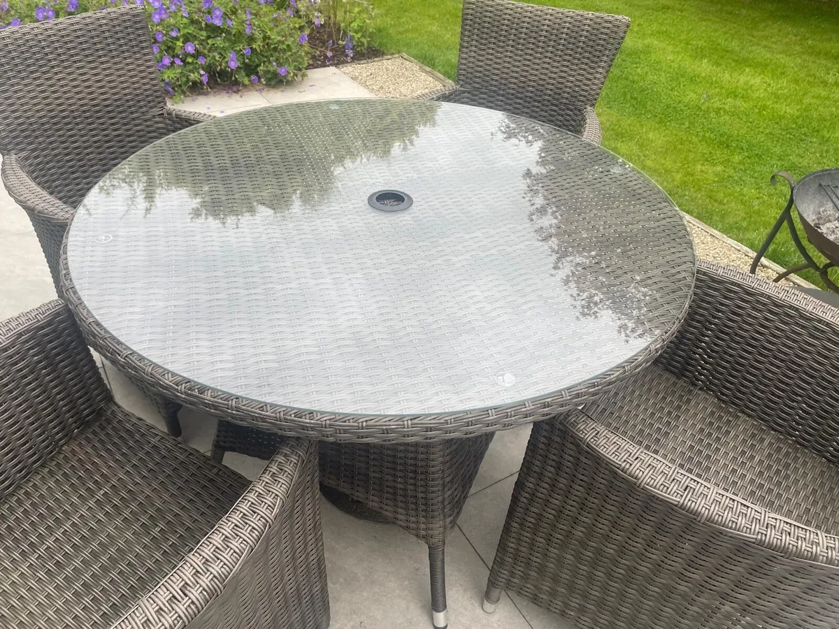 Outdoor furniture set - Image 1