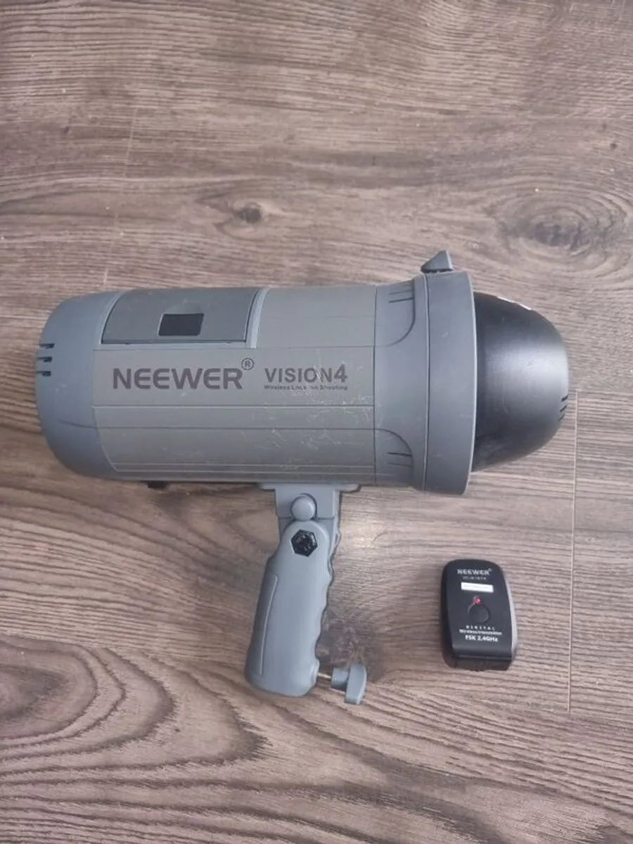neewer studio light - Image 2