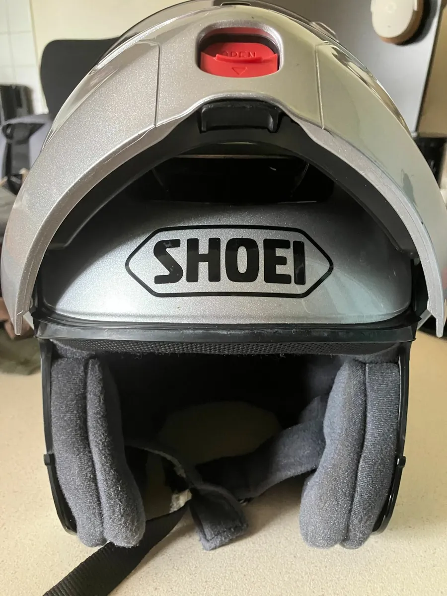 Motorcycle helmet - Image 2