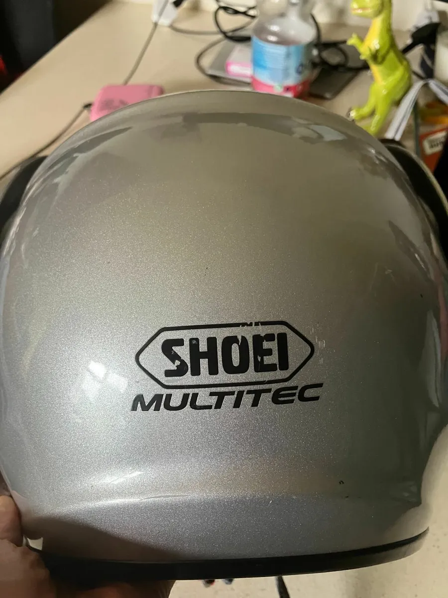 Motorcycle helmet - Image 3
