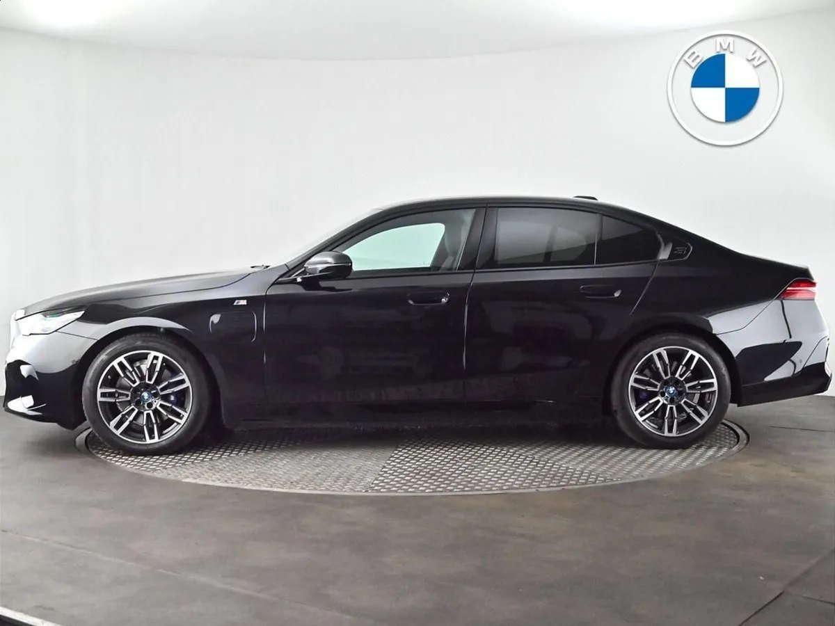 BMW 5 Series 530e M Sport Saloon - Image 3