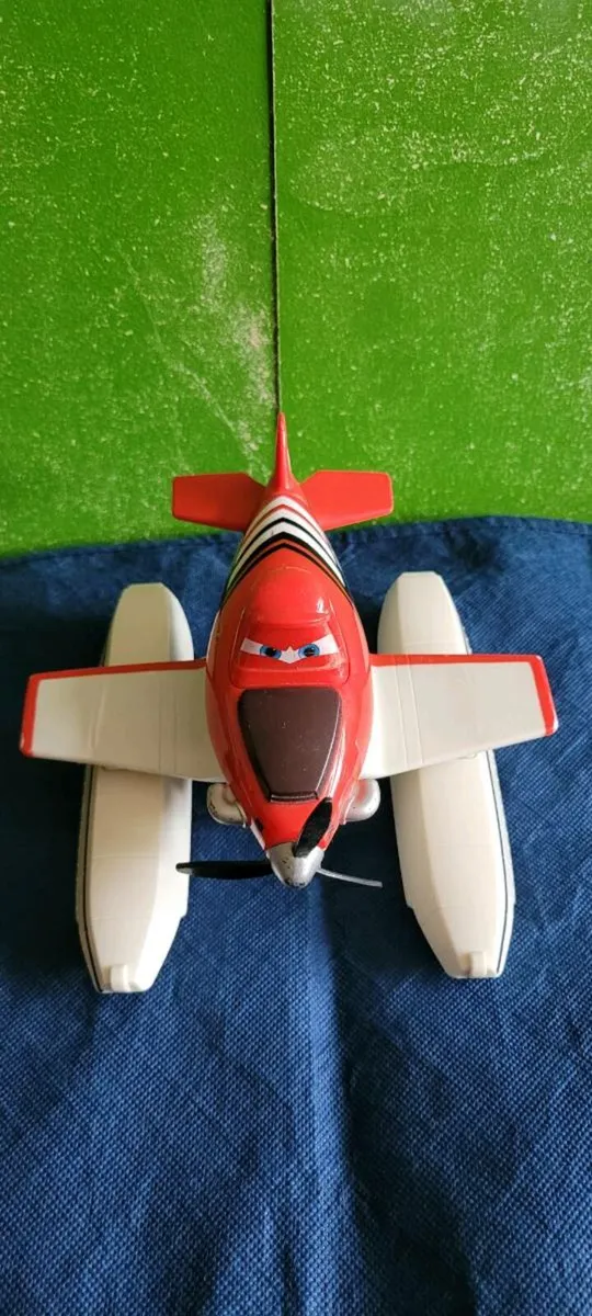 Disney Planes Fire And Rescue Scoop & Spray Firefi - Image 1