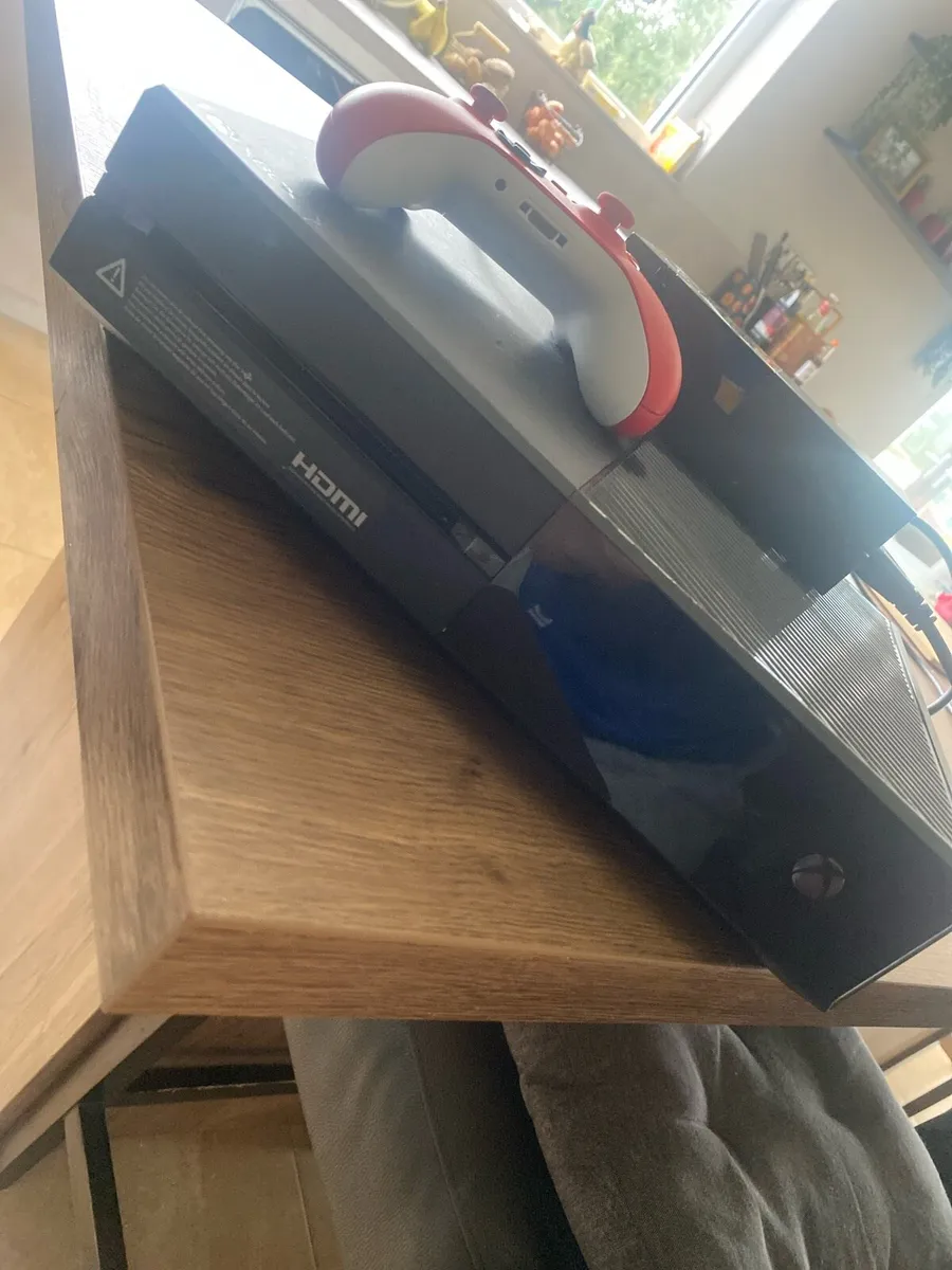 Xbox one with pro controller - Image 1