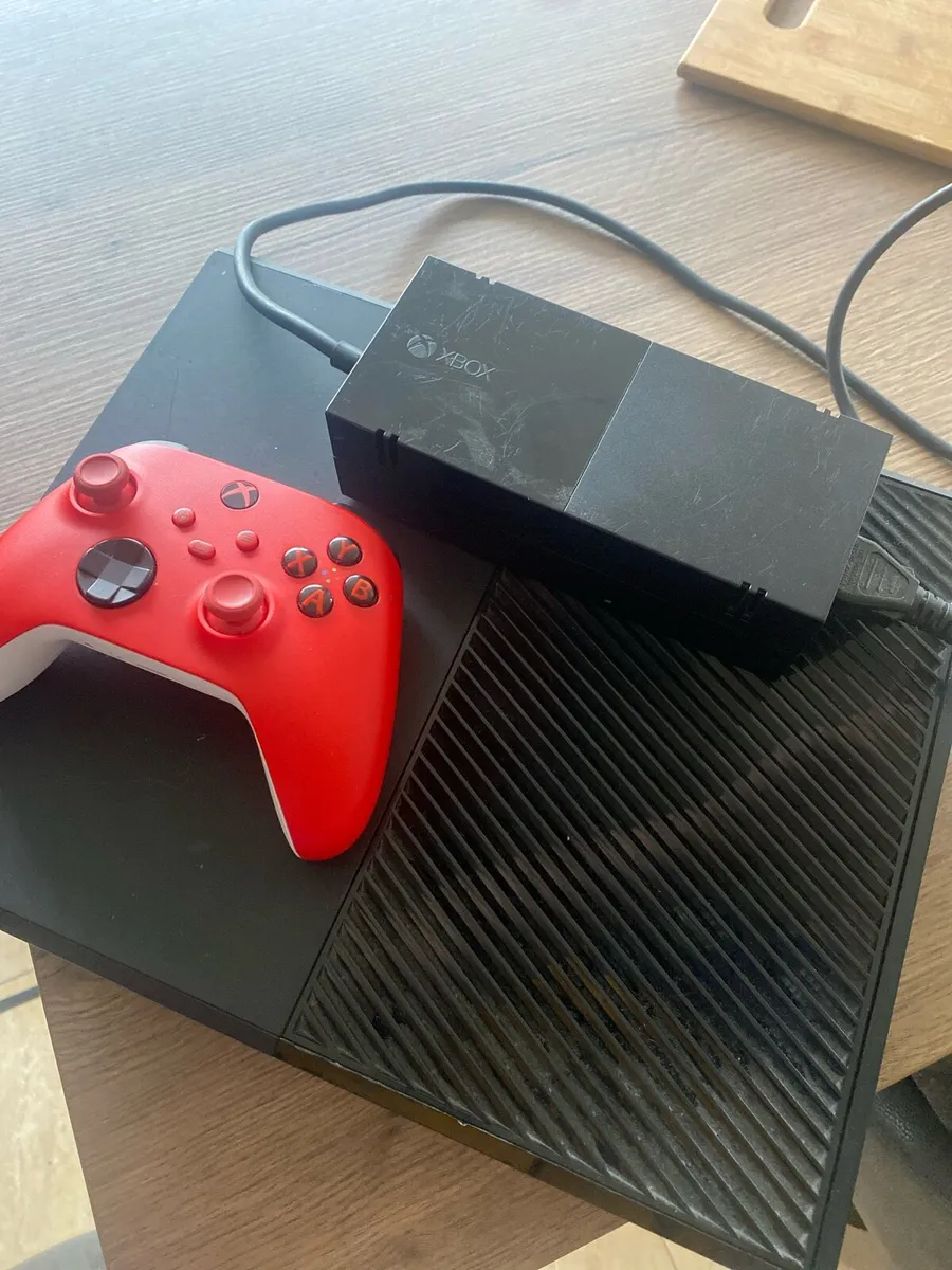 Xbox one with pro controller - Image 2