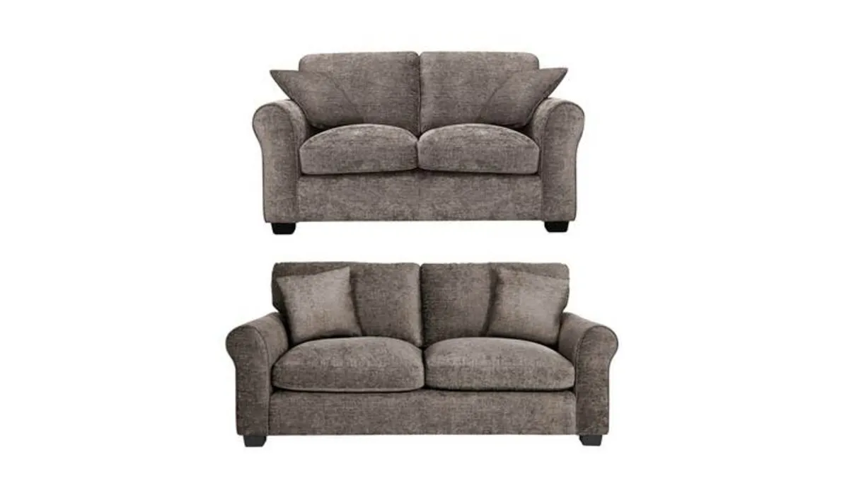 Brand new Bromley 3 plus 2 sofas reduced