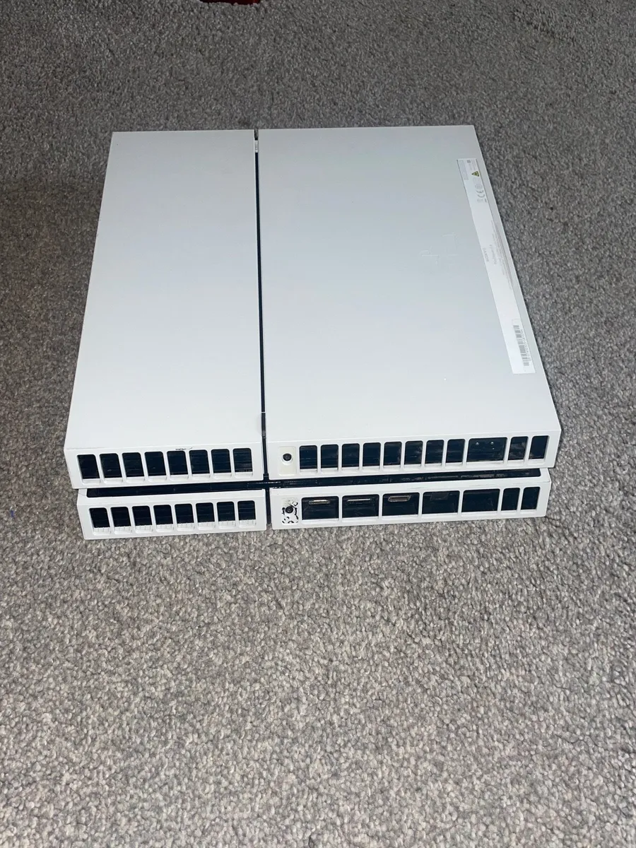 PlayStation 4 with controller, charger and cables. - Image 2