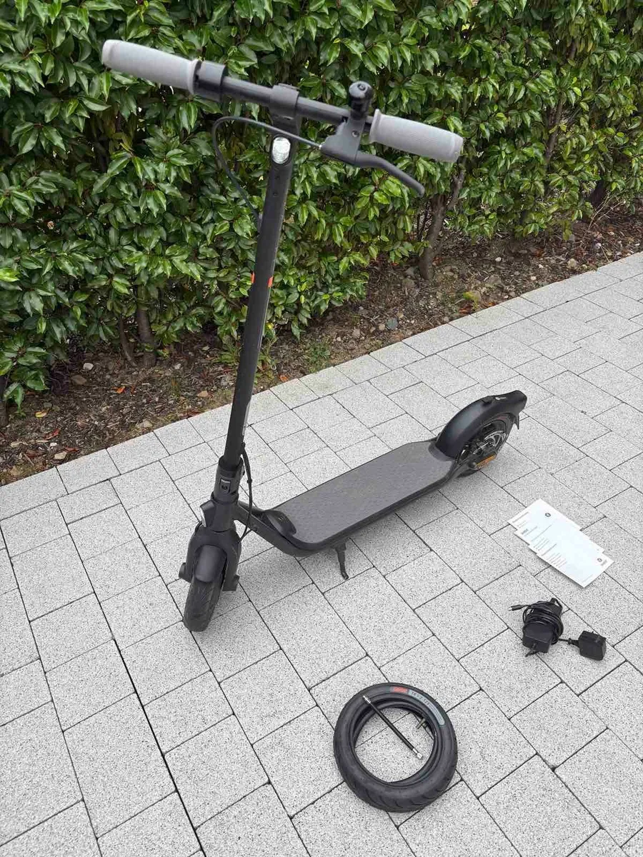 Electric scooter Segway Ninebot KickScooter F25E - Image 1