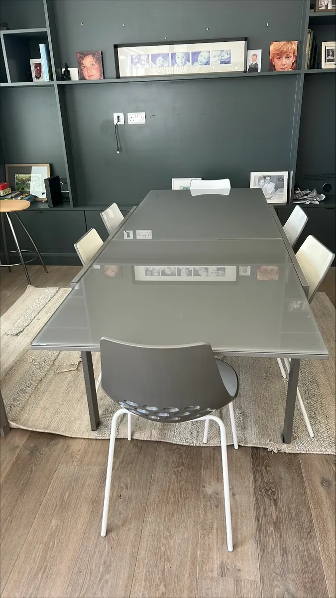 Perfect condition kitchen table and 6 chairs - Image 1