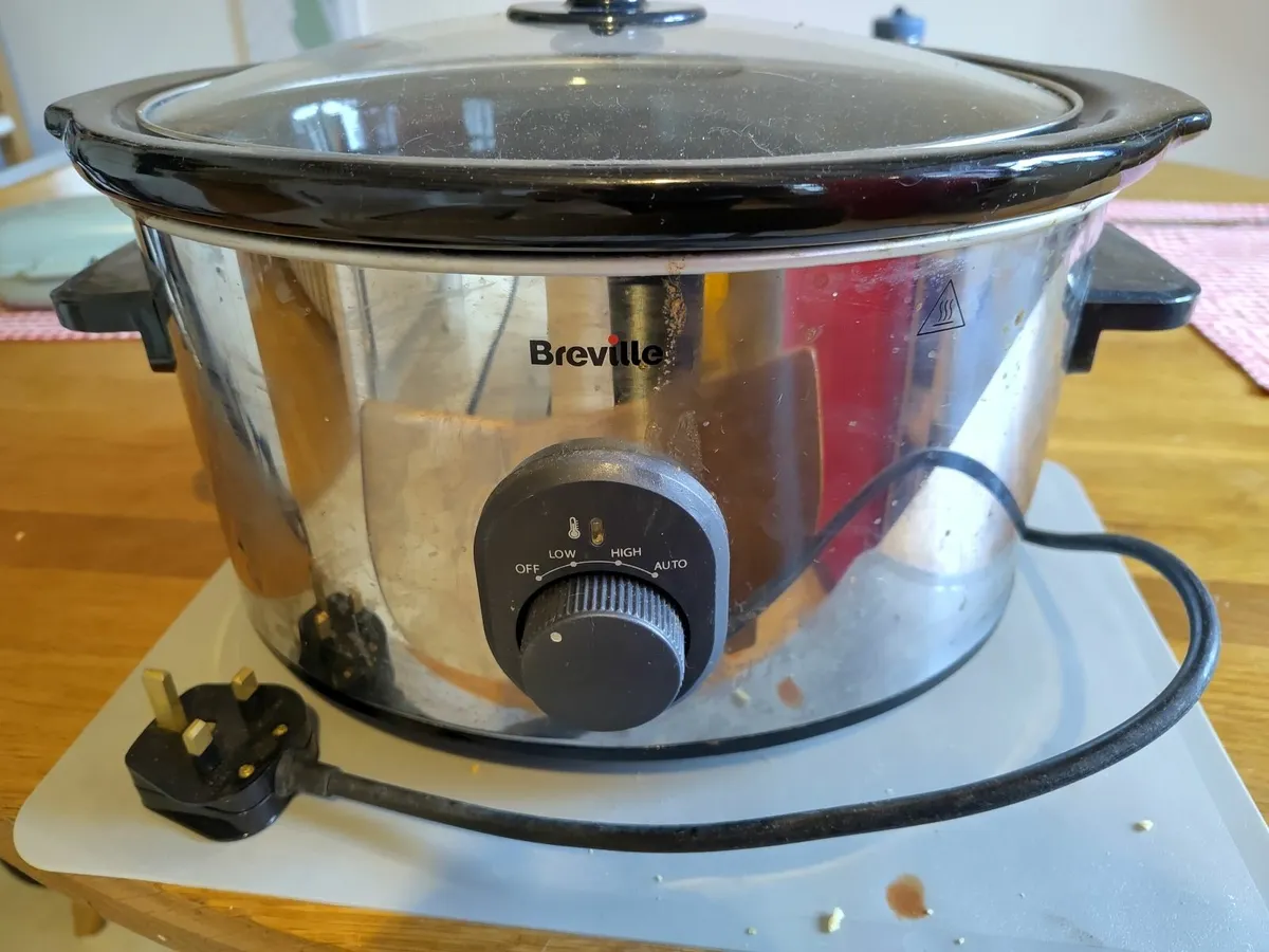 Slow cooker