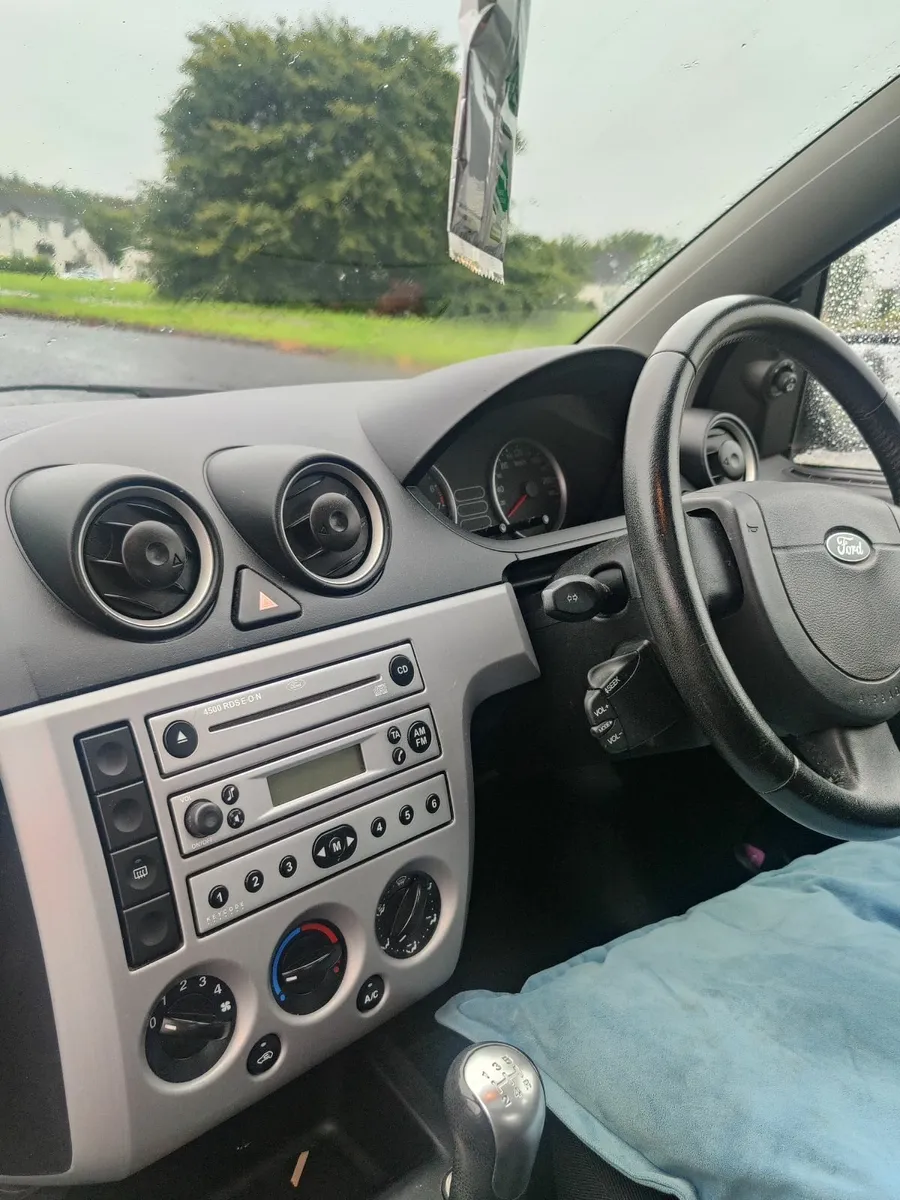 Ford Fiesta 2005 - Image 2