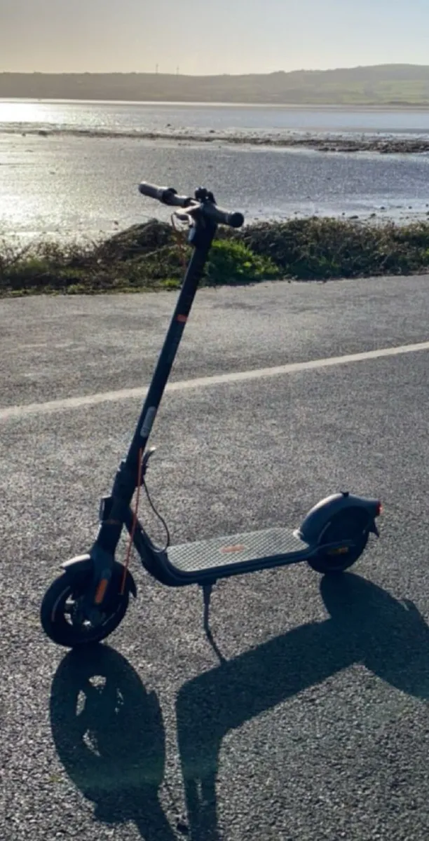 Segway ninebot F2 Pro electric scooter - Image 1