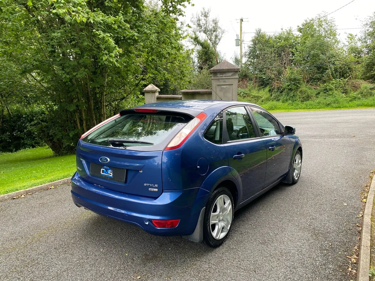 2009 Ford Focus - Image 2