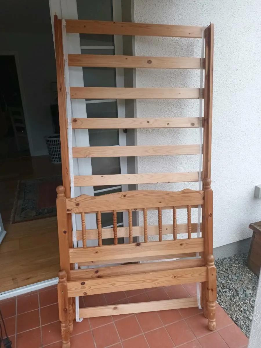 Single bed with or without mattress - Image 1