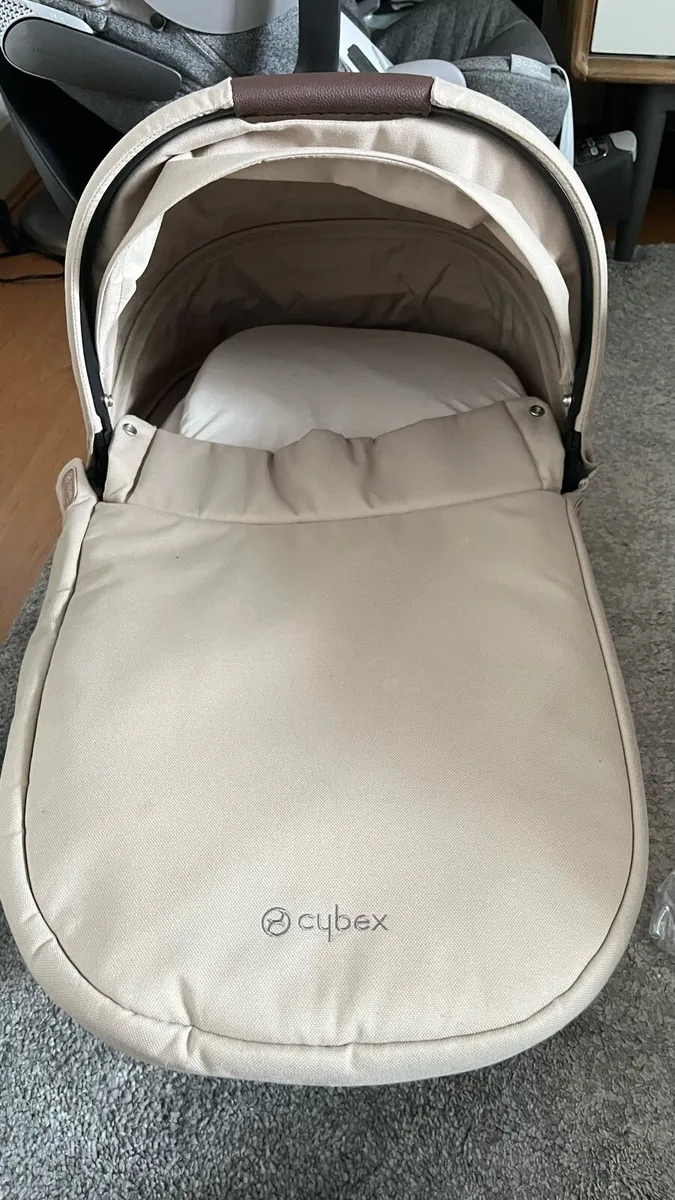 CYBEX Cot almond beige with free 2 cot sheets - Image 1