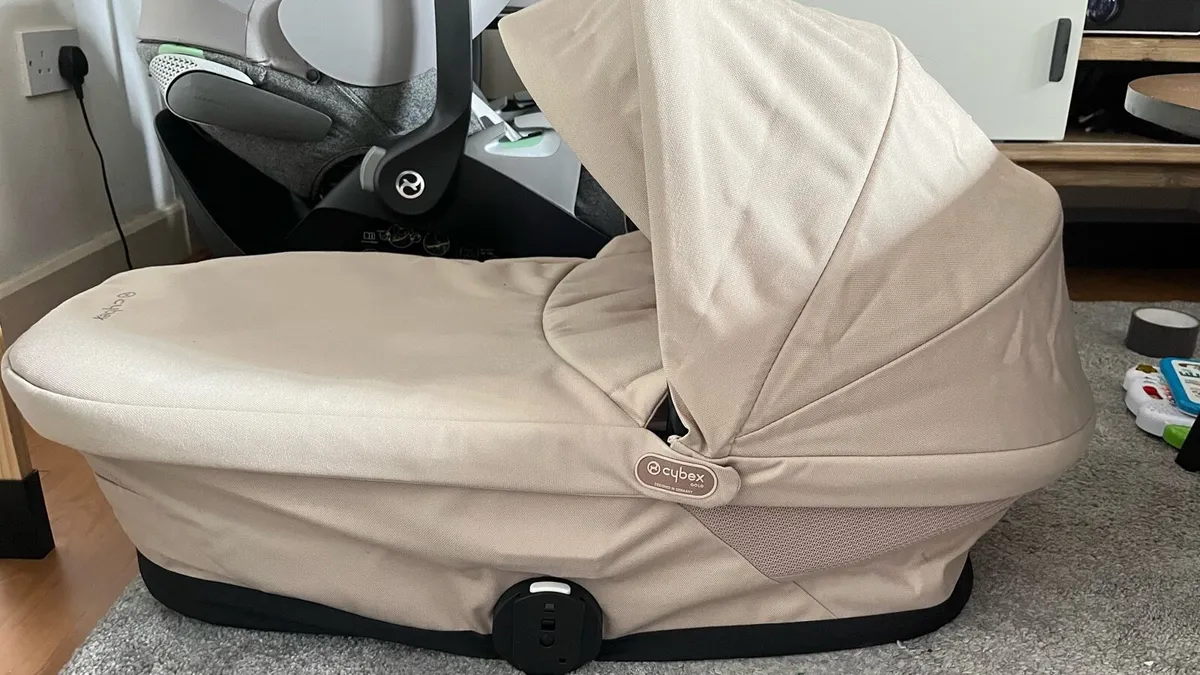 CYBEX Cot almond beige with free 2 cot sheets - Image 2