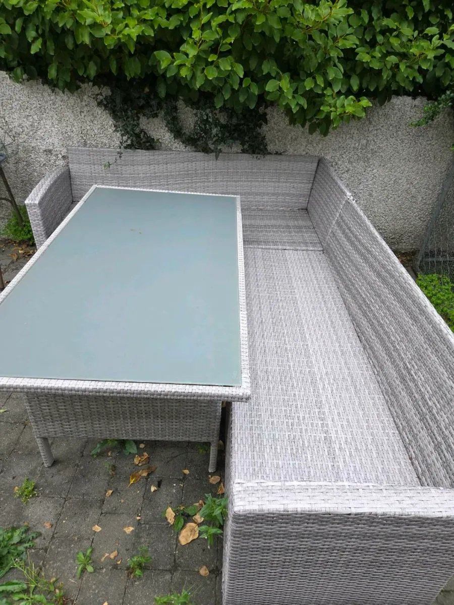 Outdoor table and chairs