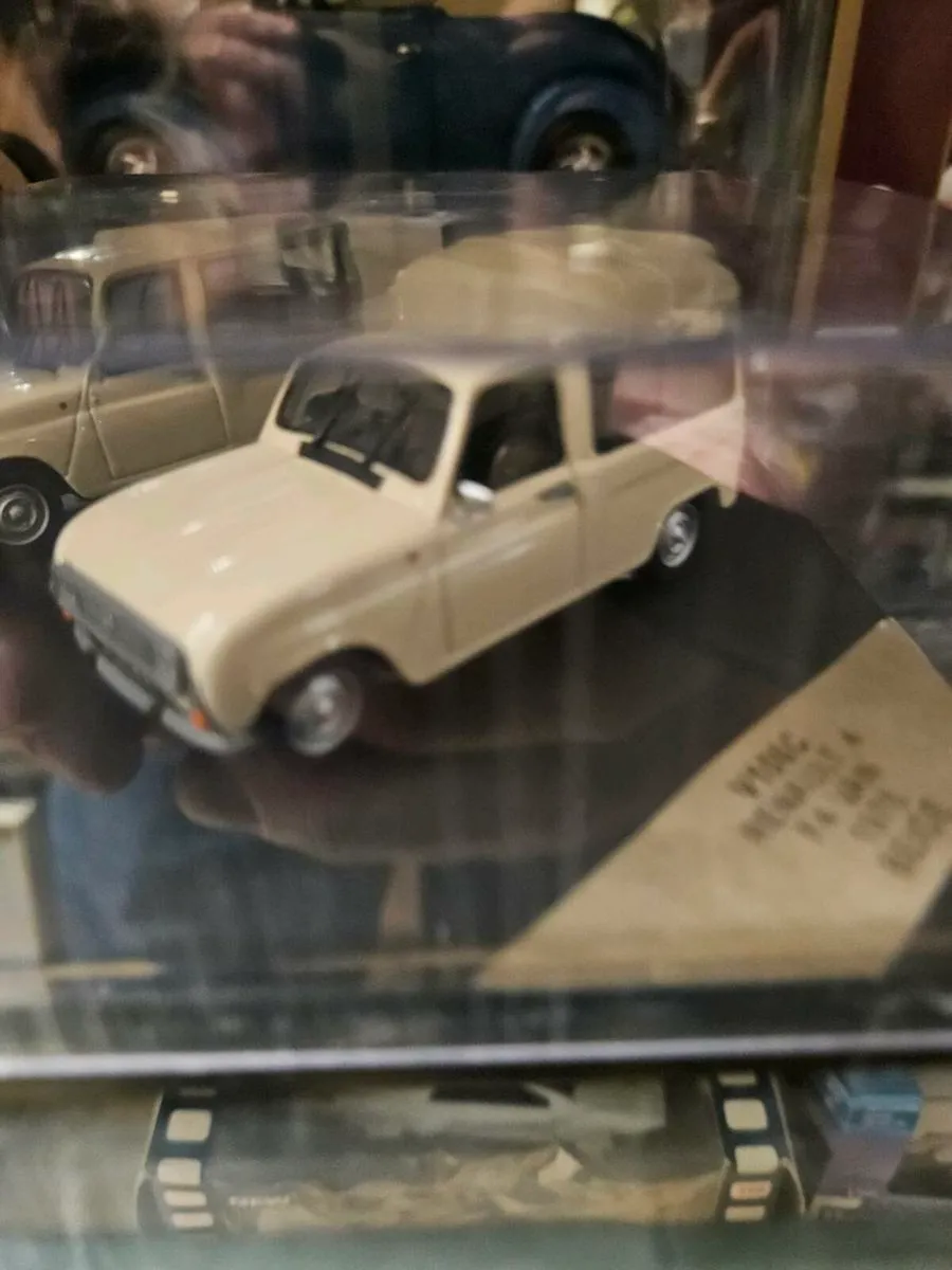 Corgi Vitesse Renault 4 Van - Image 2