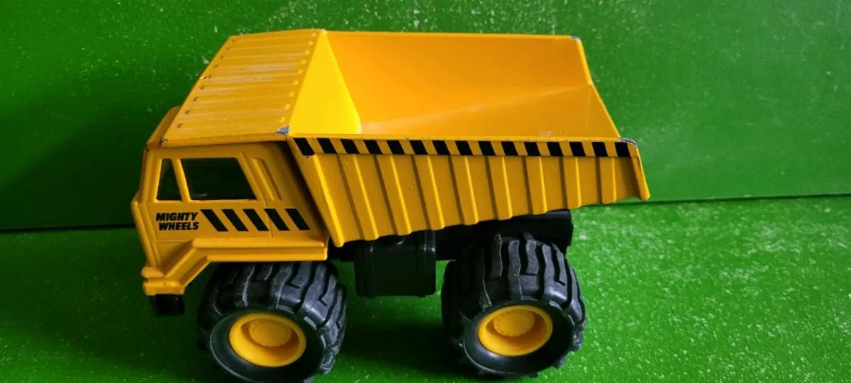 Vintage 1990's Soma Mighty Wheels Die Cast Yellow - Image 4