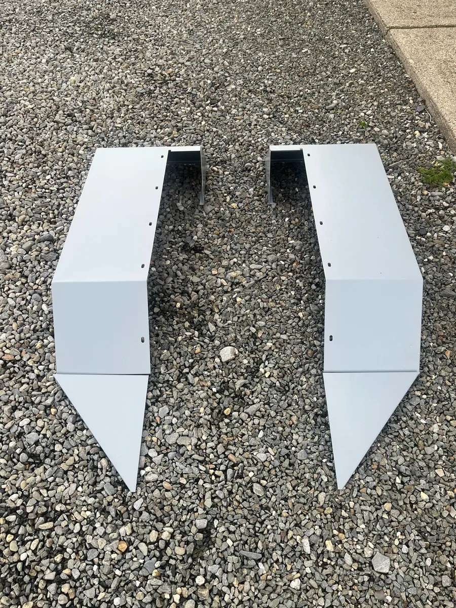 Tractor mudguards - Image 1