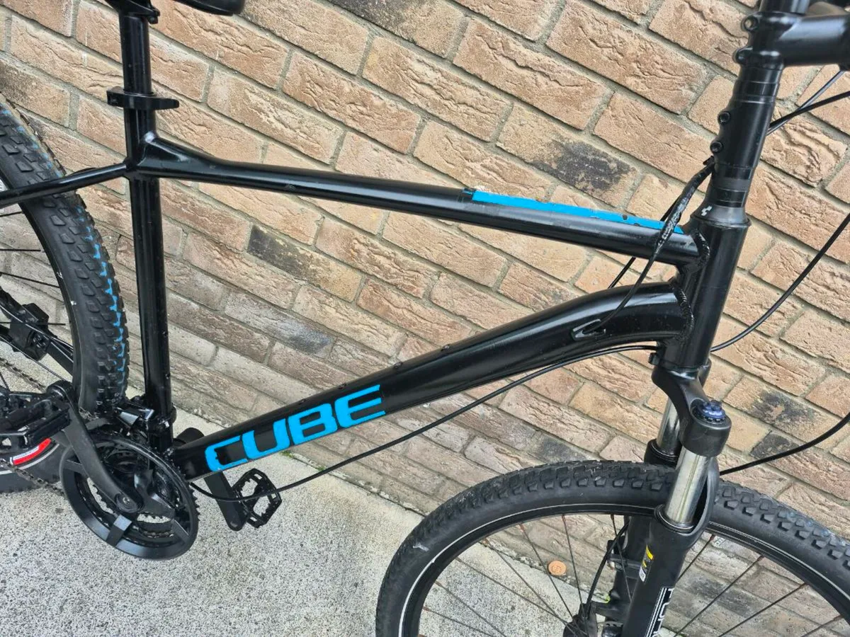 Adults CUBE AIM Race Bike Frame Size 22 L/XL Gears - Image 2