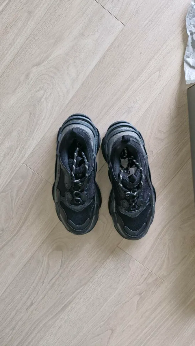 Trainers - Image 1