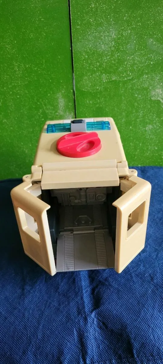 Ambulance - Image 3