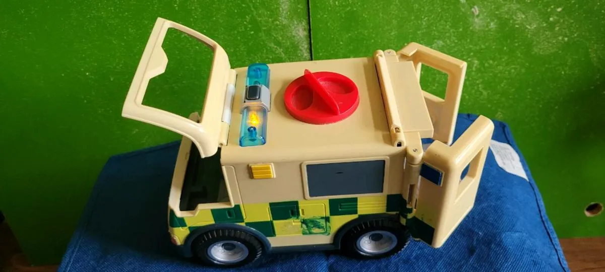 Ambulance - Image 4