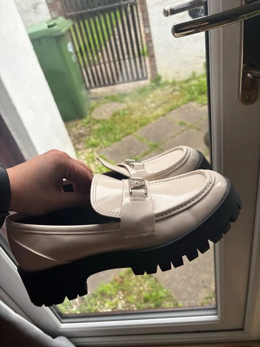 Guess Beige Loafers Size 6 - Image 3