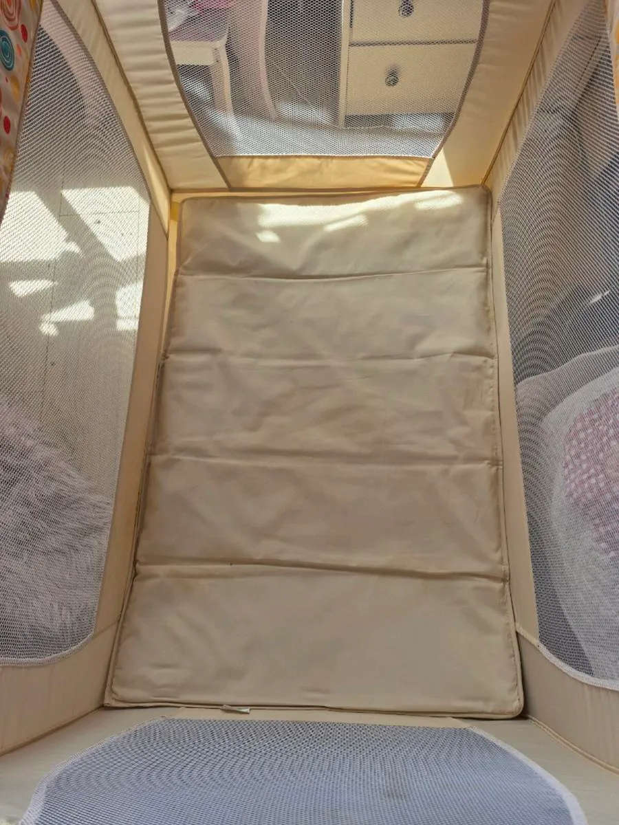 Travel cot - Image 2