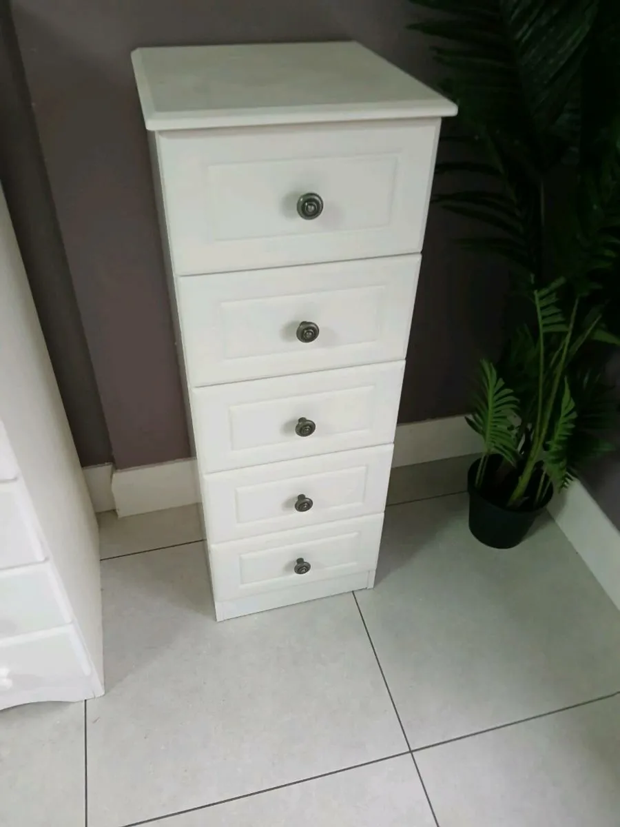 Chest of drawers - Image 1