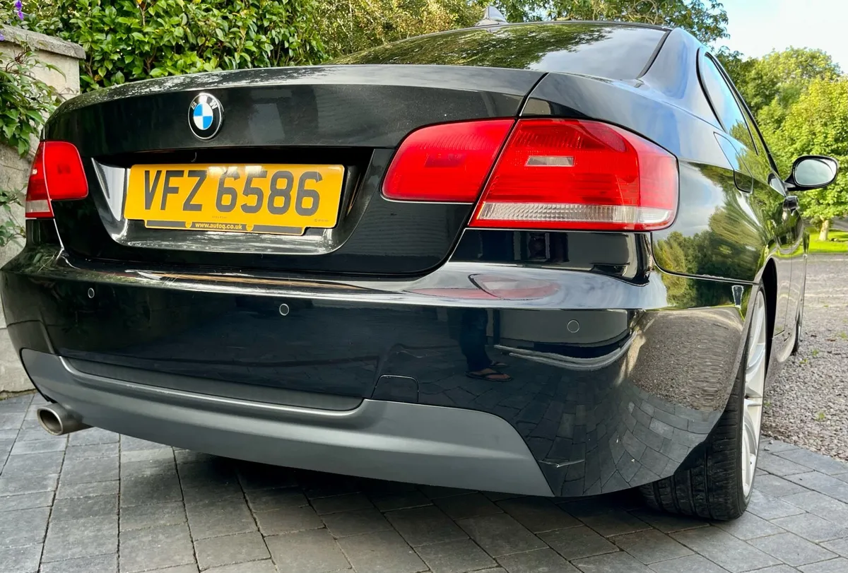 BMW 3-Series 2009 - Image 4