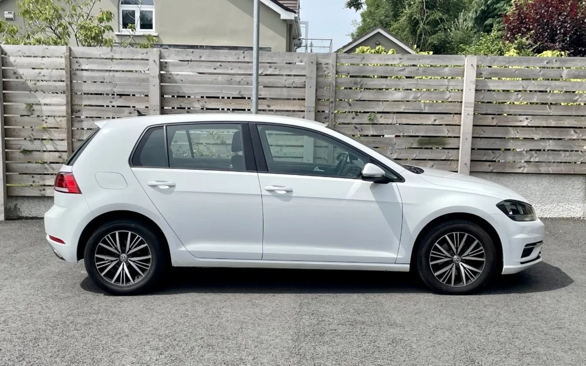 Volkswagen Golf 2017 1.6 TDI - Image 1