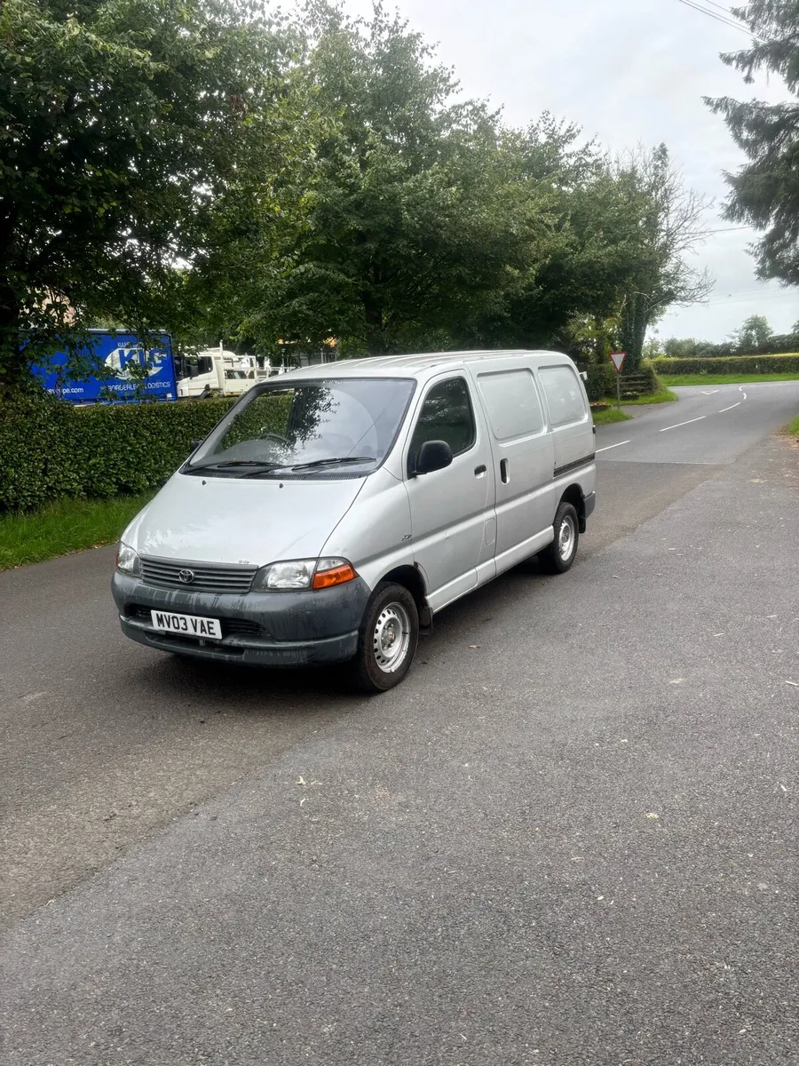2003 Toyota Hiace - Image 2
