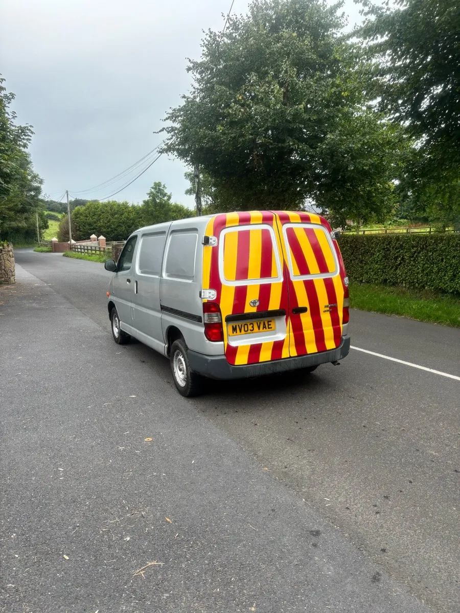 2003 Toyota Hiace - Image 3