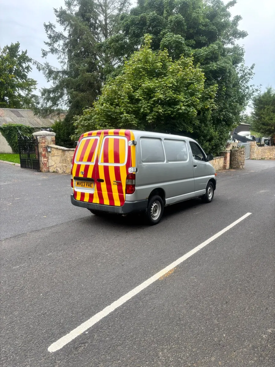 2003 Toyota Hiace - Image 4