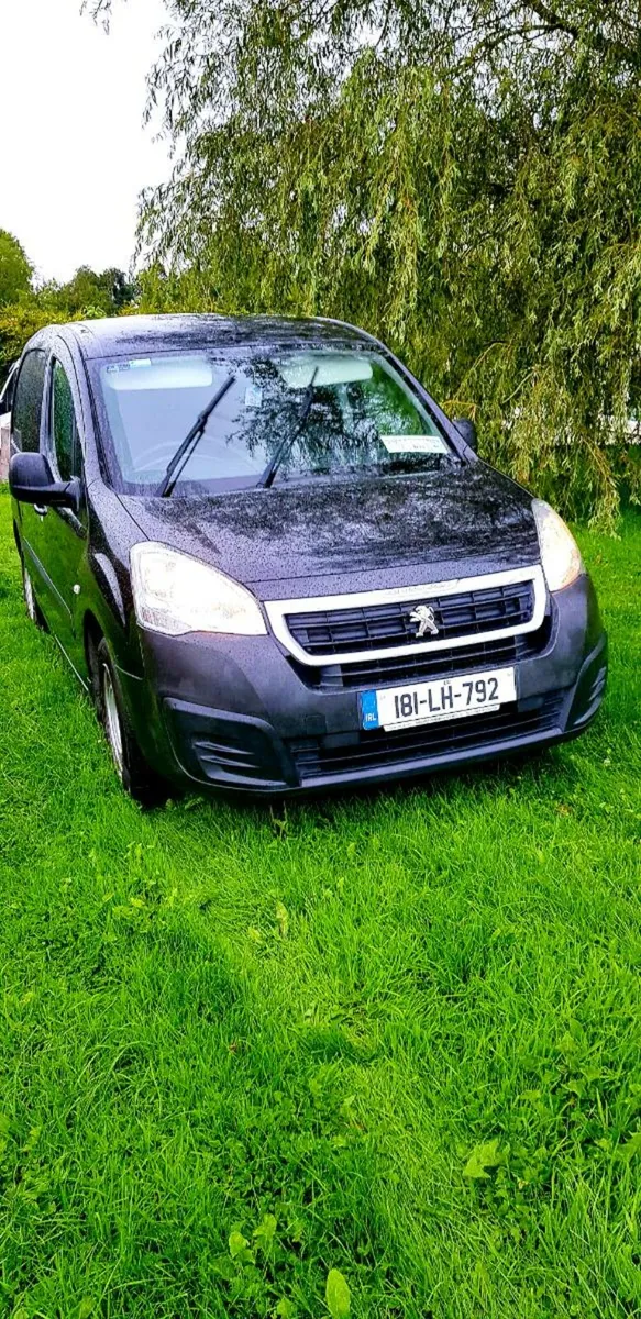 Peugeot partner 1.6, clean,  2018 nice black van - Image 1