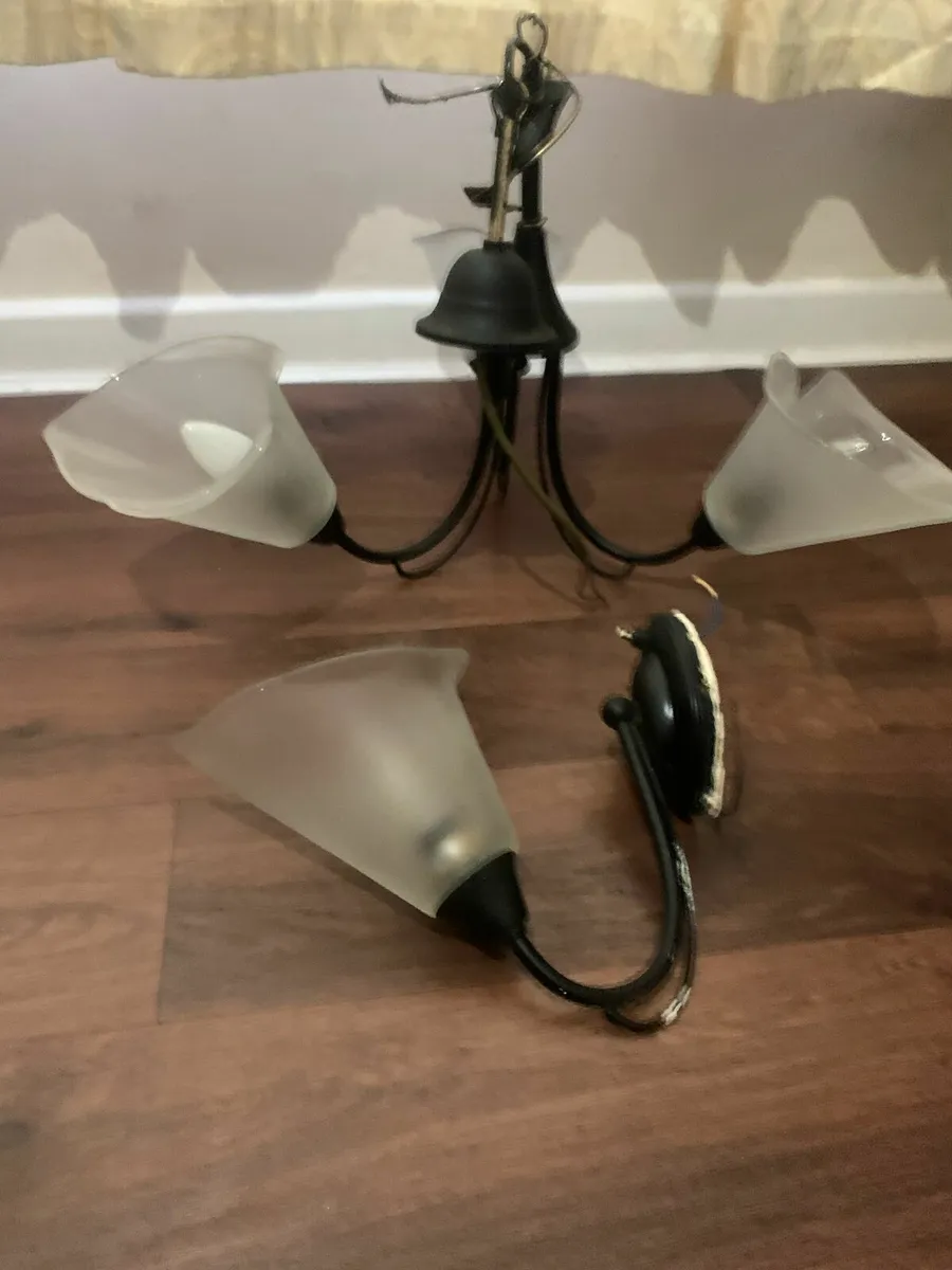 Chandelier and matching wall light - Image 1