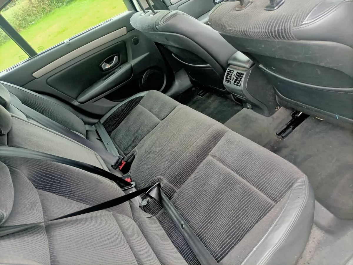 Renault Laguna 2009 - Image 2