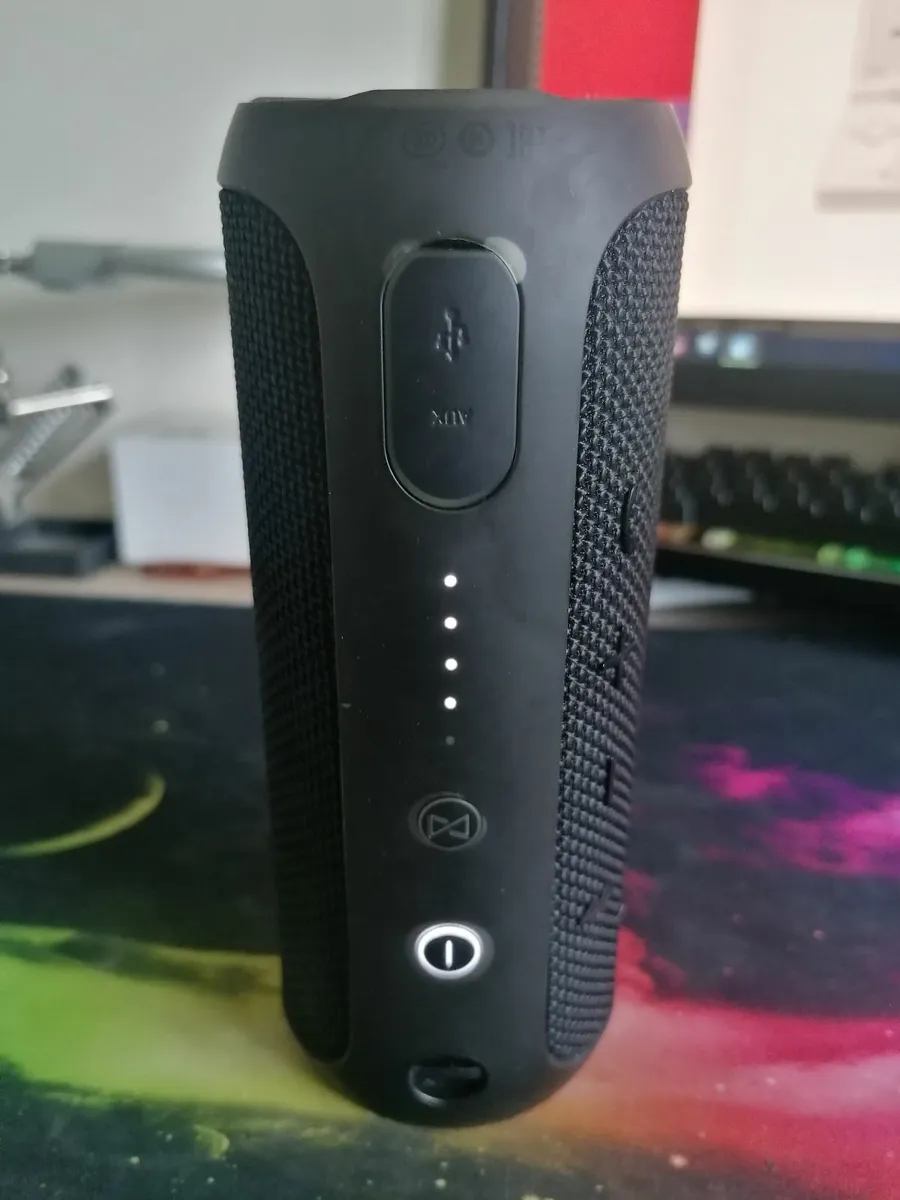 JBL Flip 3 Wireless Portable Speaker – Good Condit - Image 4